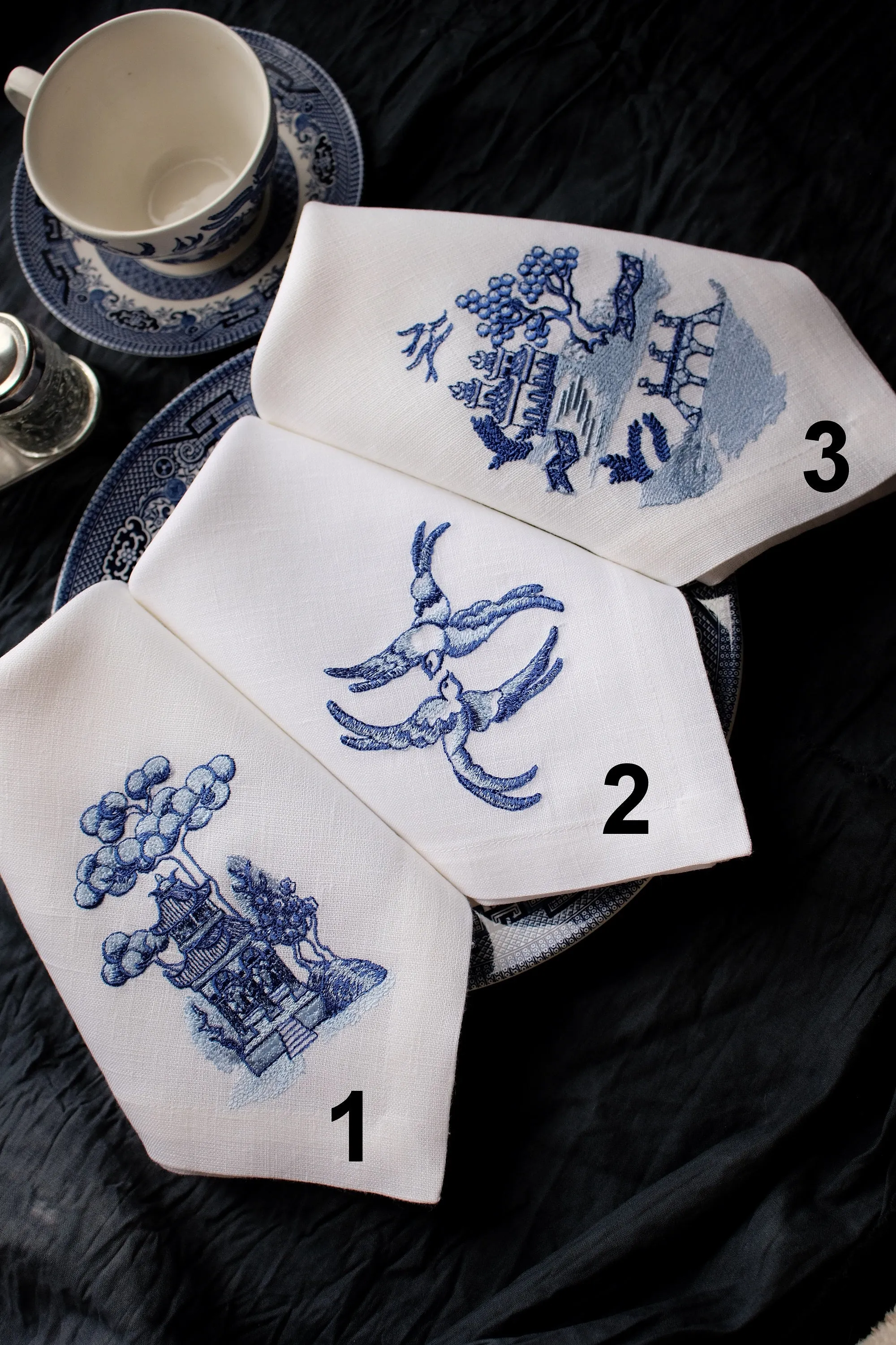 #009 | Blue Chinoiserie Birdhouse | Linen napkins