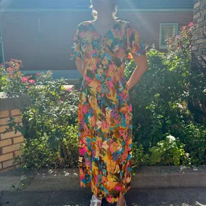 1960s psychedelic maxi dress w/flutter sleeves