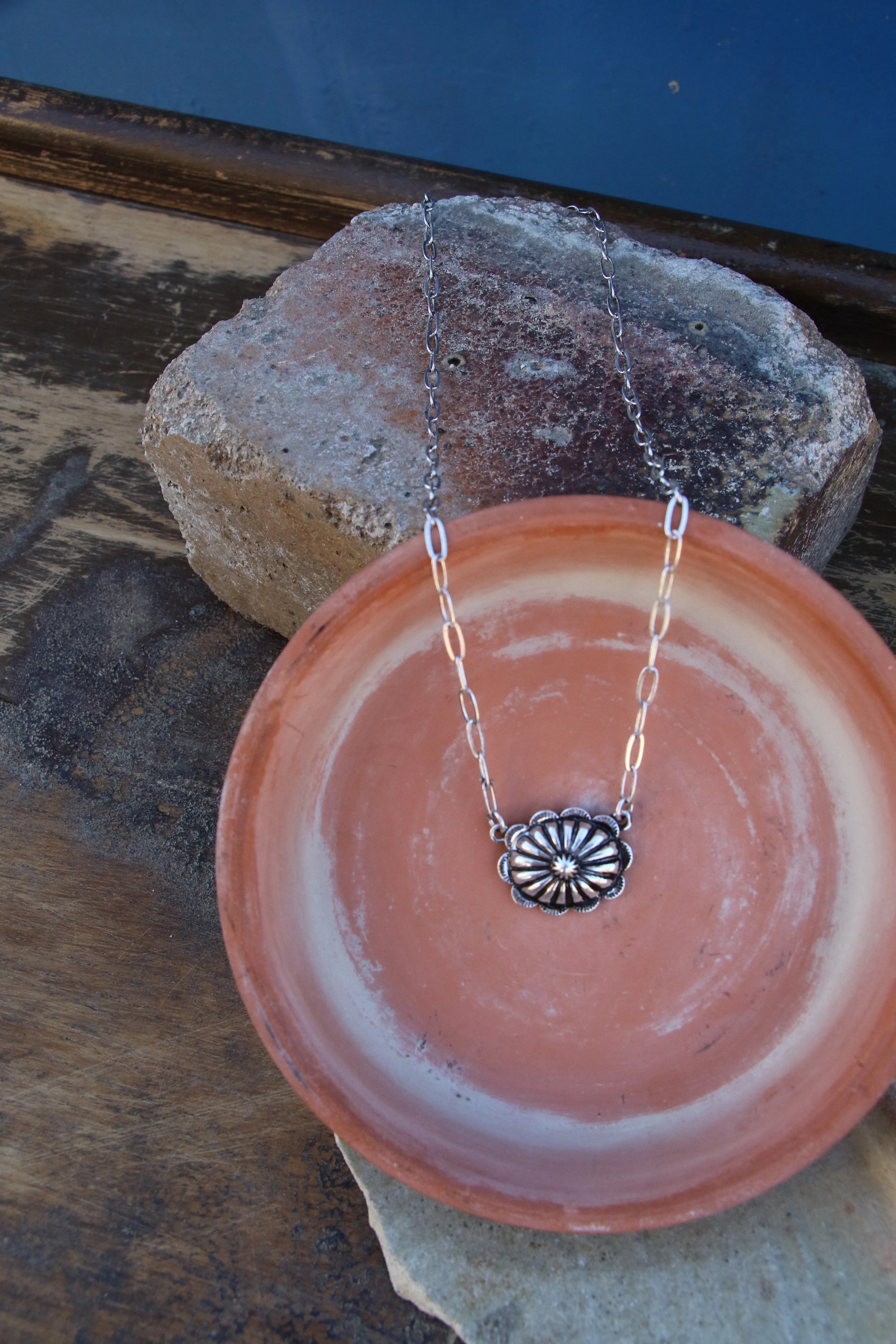 20023 DAINTY CONCHO CHAIN NL