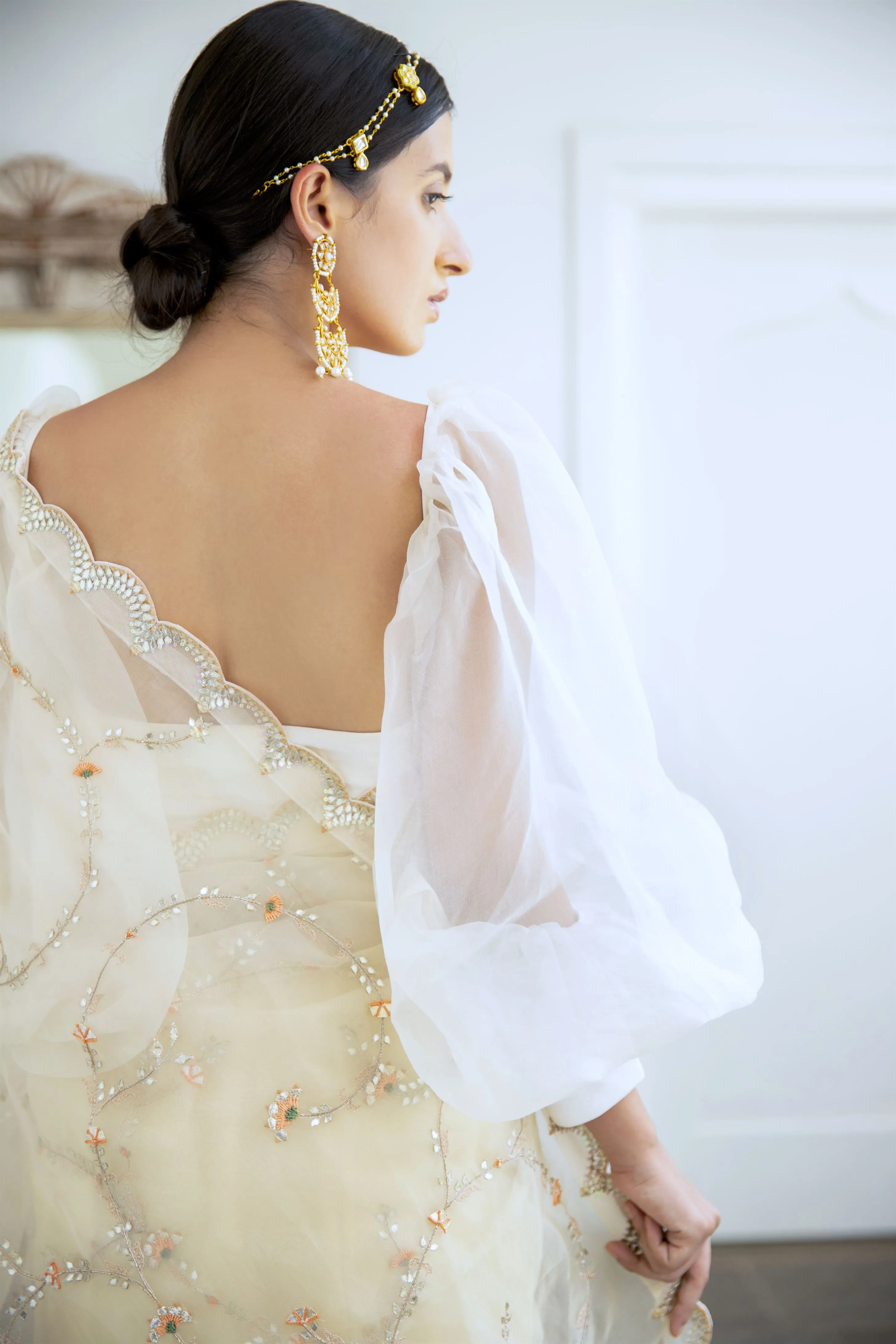 Aarti Sethia Studio    I   Ivory Hand embroidered Jaal Saree Set