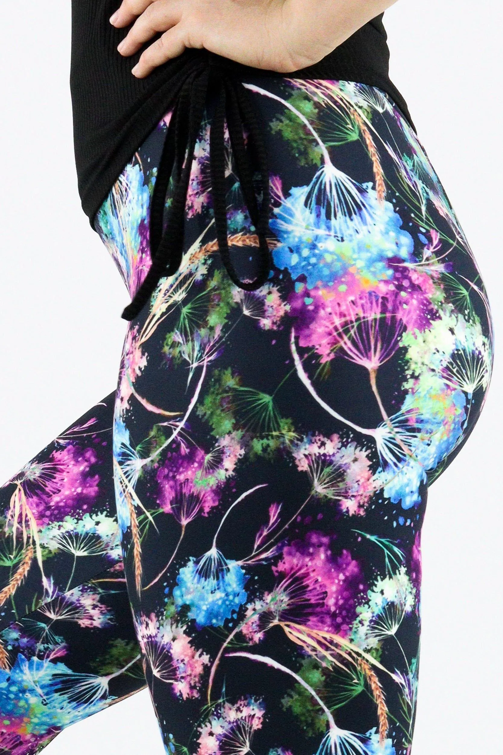 Dazzle Dandelion - Casual Capri Leggings