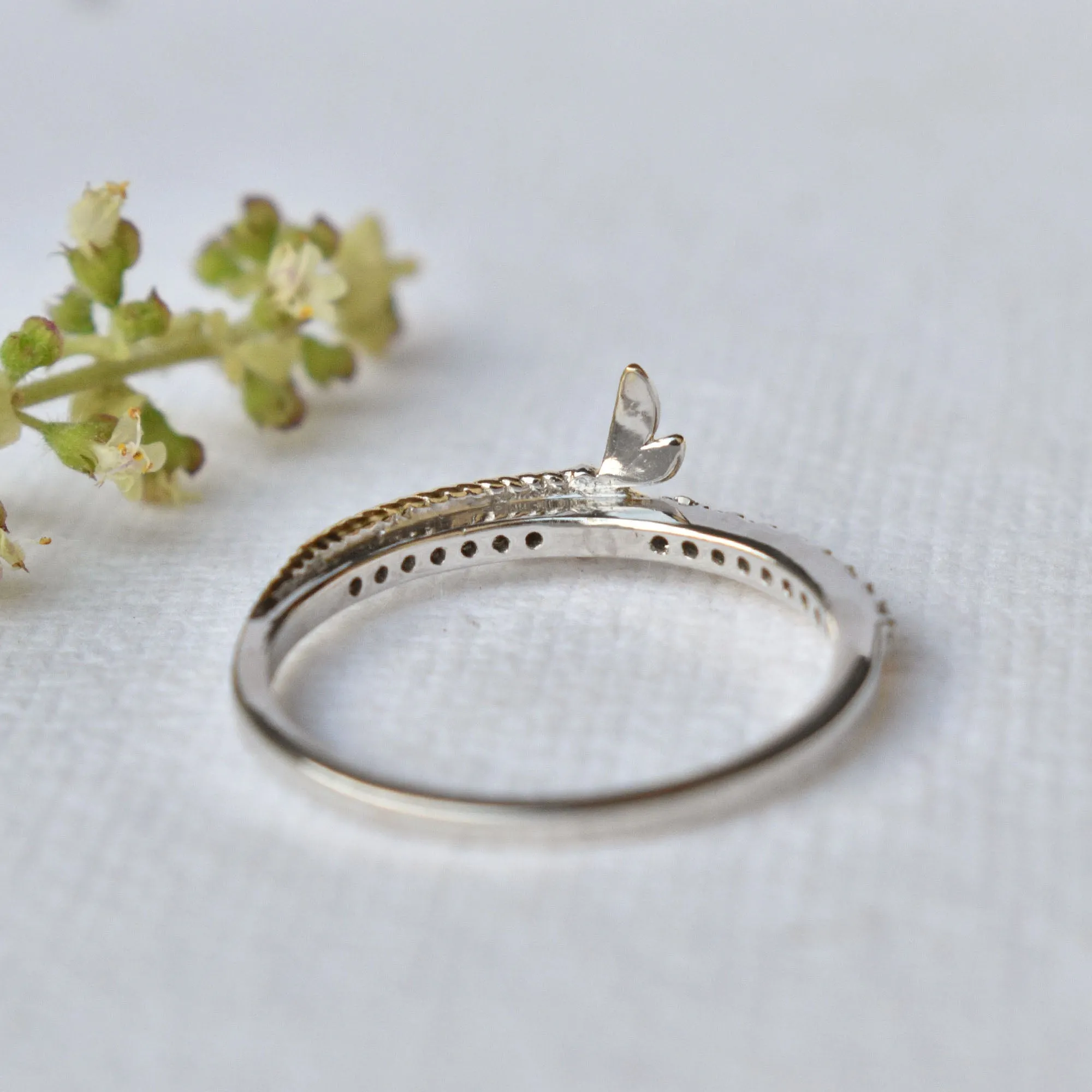 Dragonfly Ring in Gold and Diamond, Damselfly Ring