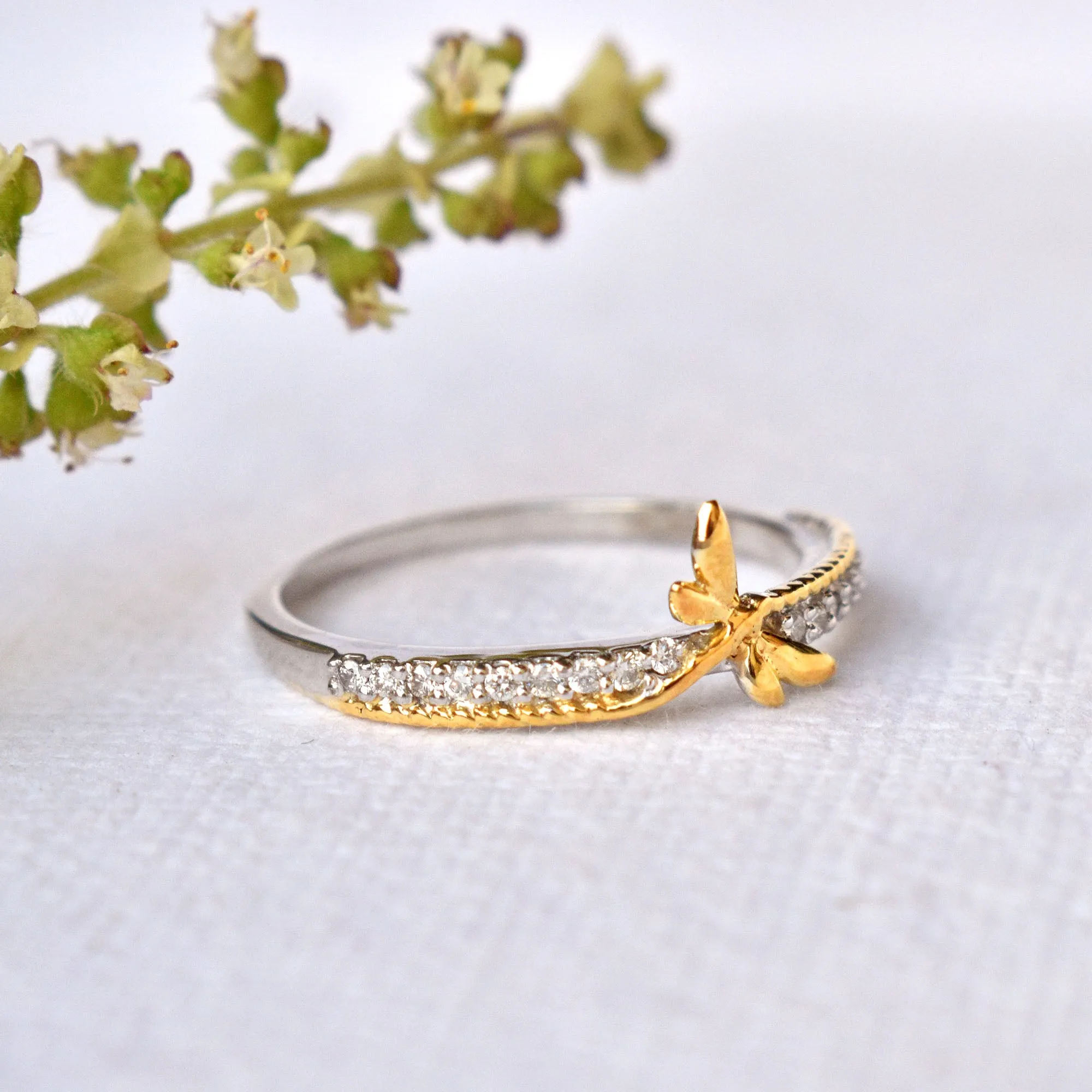 Dragonfly Ring in Gold and Diamond, Damselfly Ring