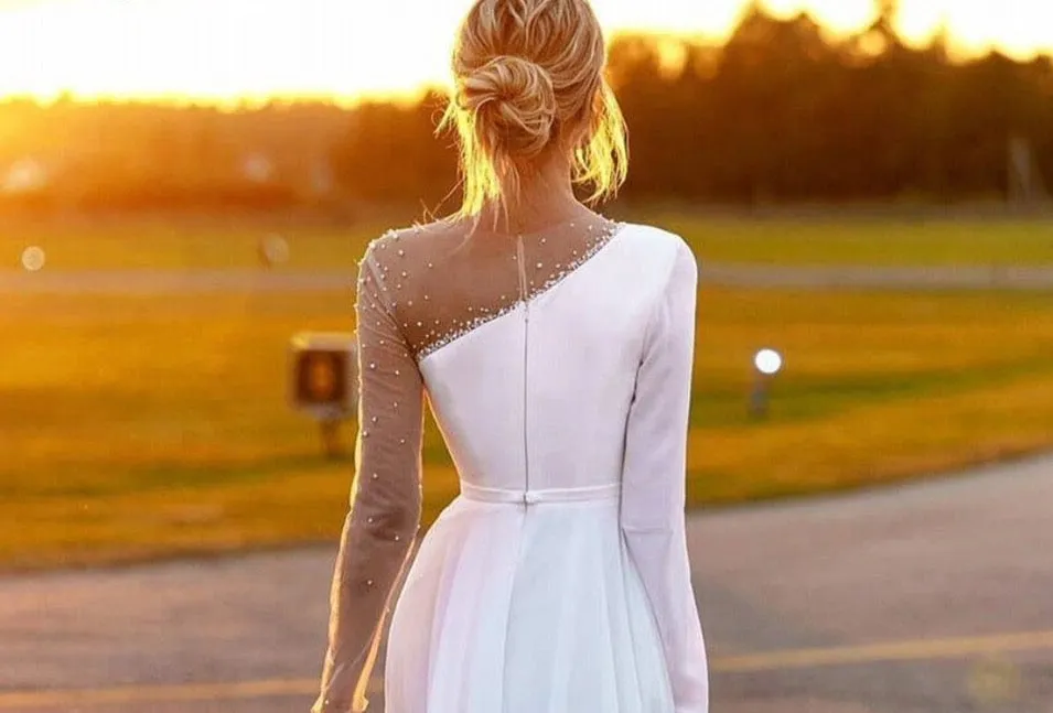 Elegant Pearls Long Sleeves Wedding Dress
