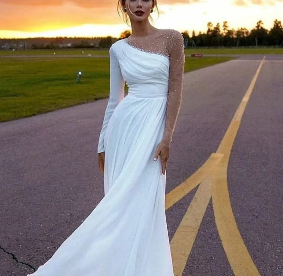 Elegant Pearls Long Sleeves Wedding Dress