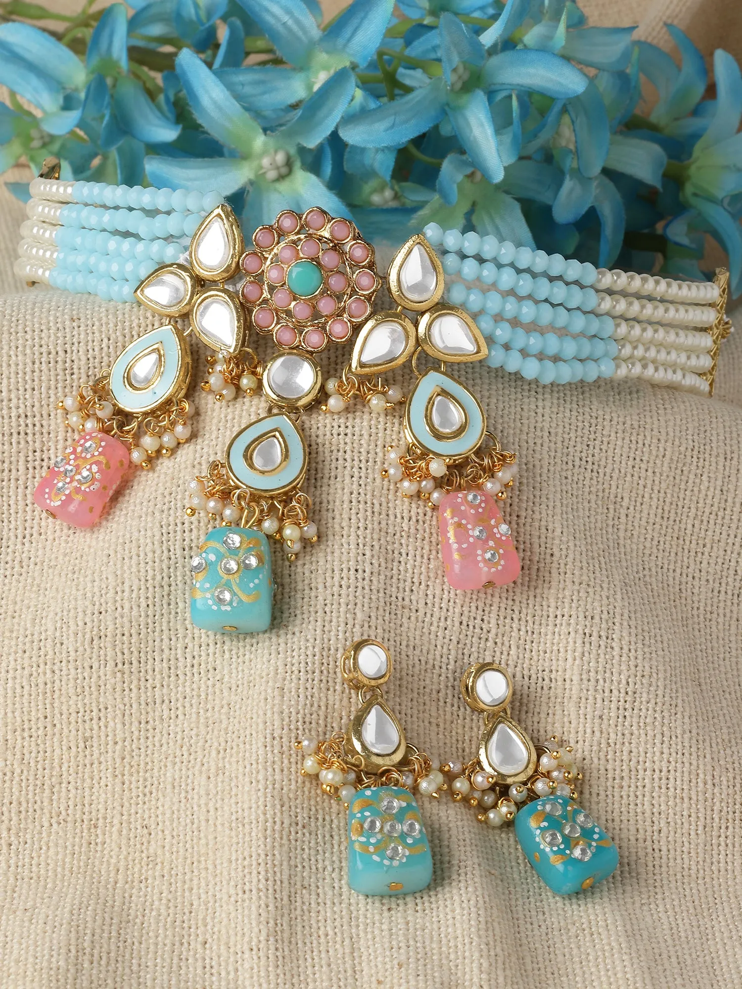 KARATCART Gold Plated Kundan Choker Light Blue Jewellery Set for Women