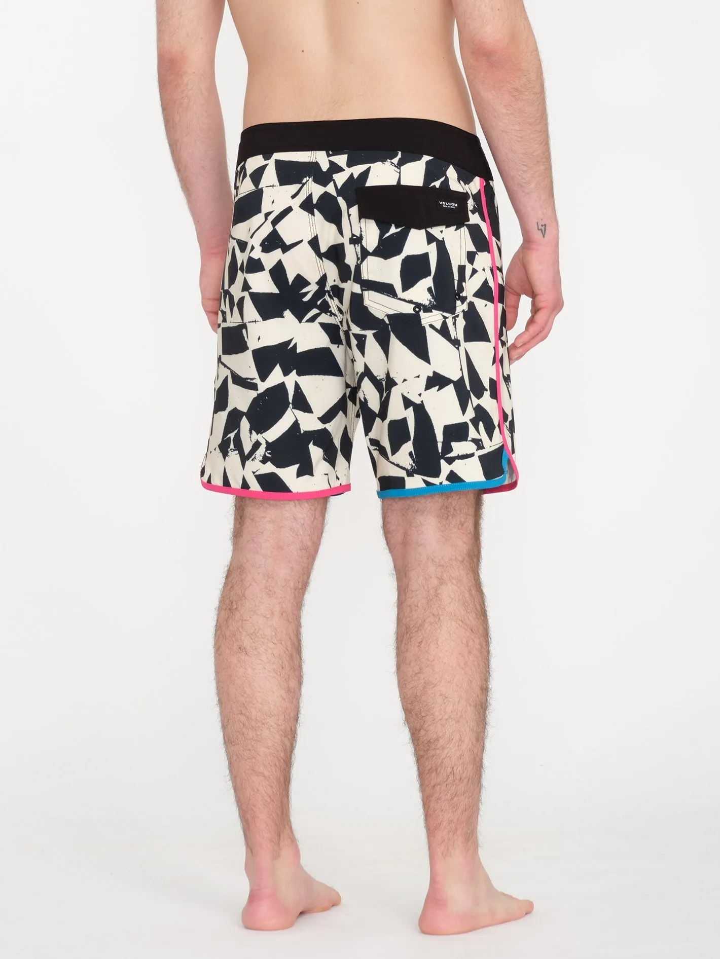 Lido Print Scallop Mod 19" Boardshort - BLACK WHITE