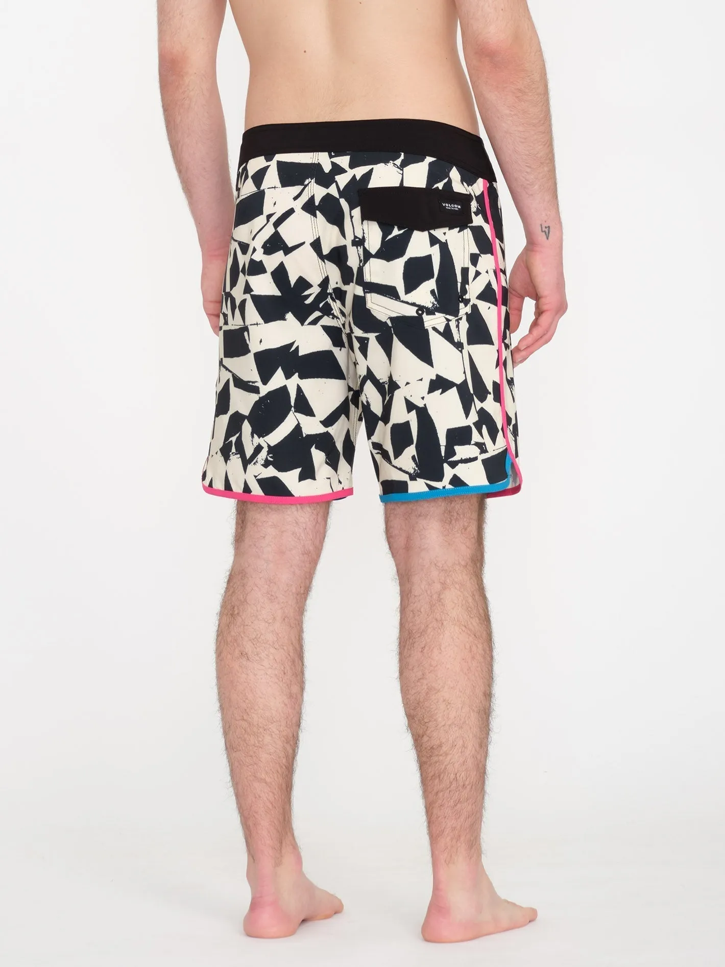 Lido Print Scallop Mod 19" Boardshort - BLACK WHITE