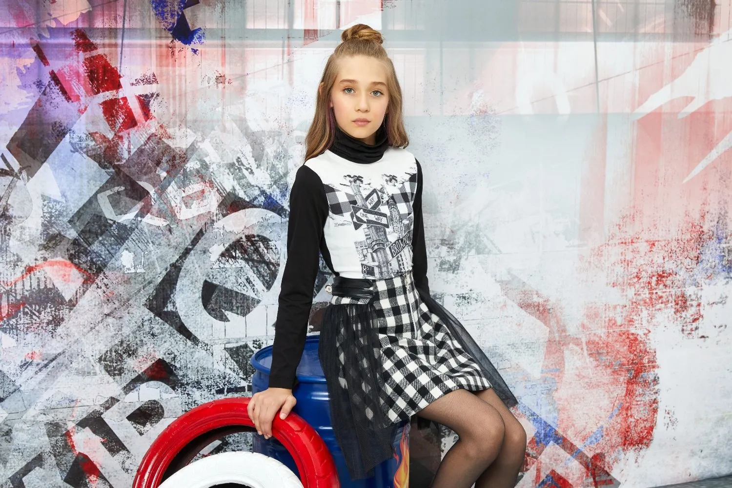 Long Sleeve Outfit for Teen Girl with Plaid Skirt