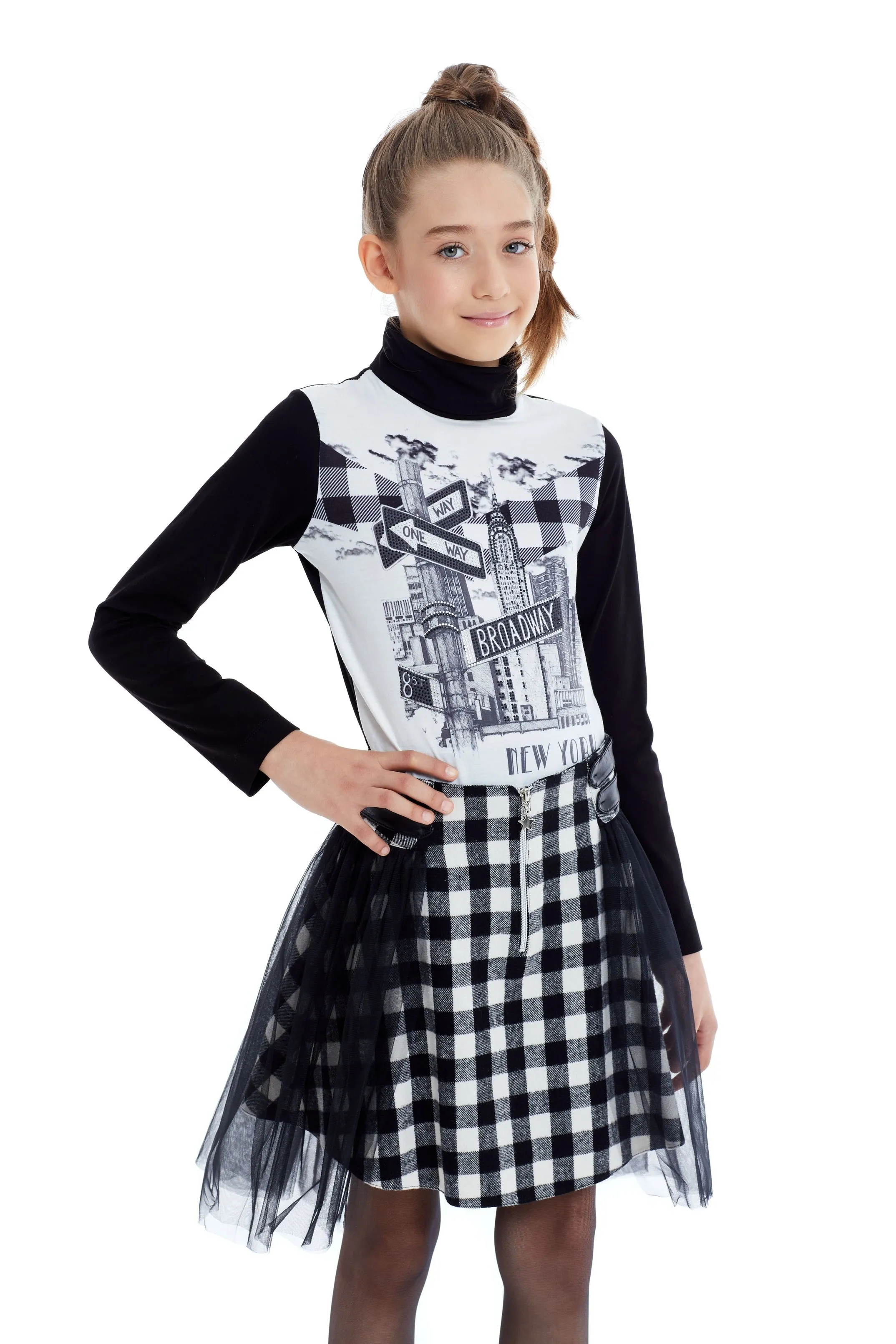 Long Sleeve Outfit for Teen Girl with Plaid Skirt
