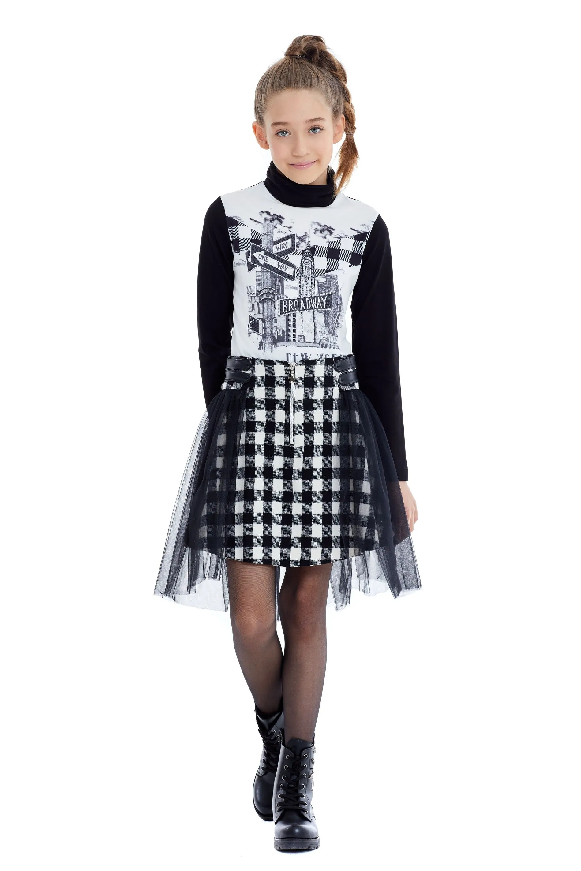 Long Sleeve Outfit for Teen Girl with Plaid Skirt