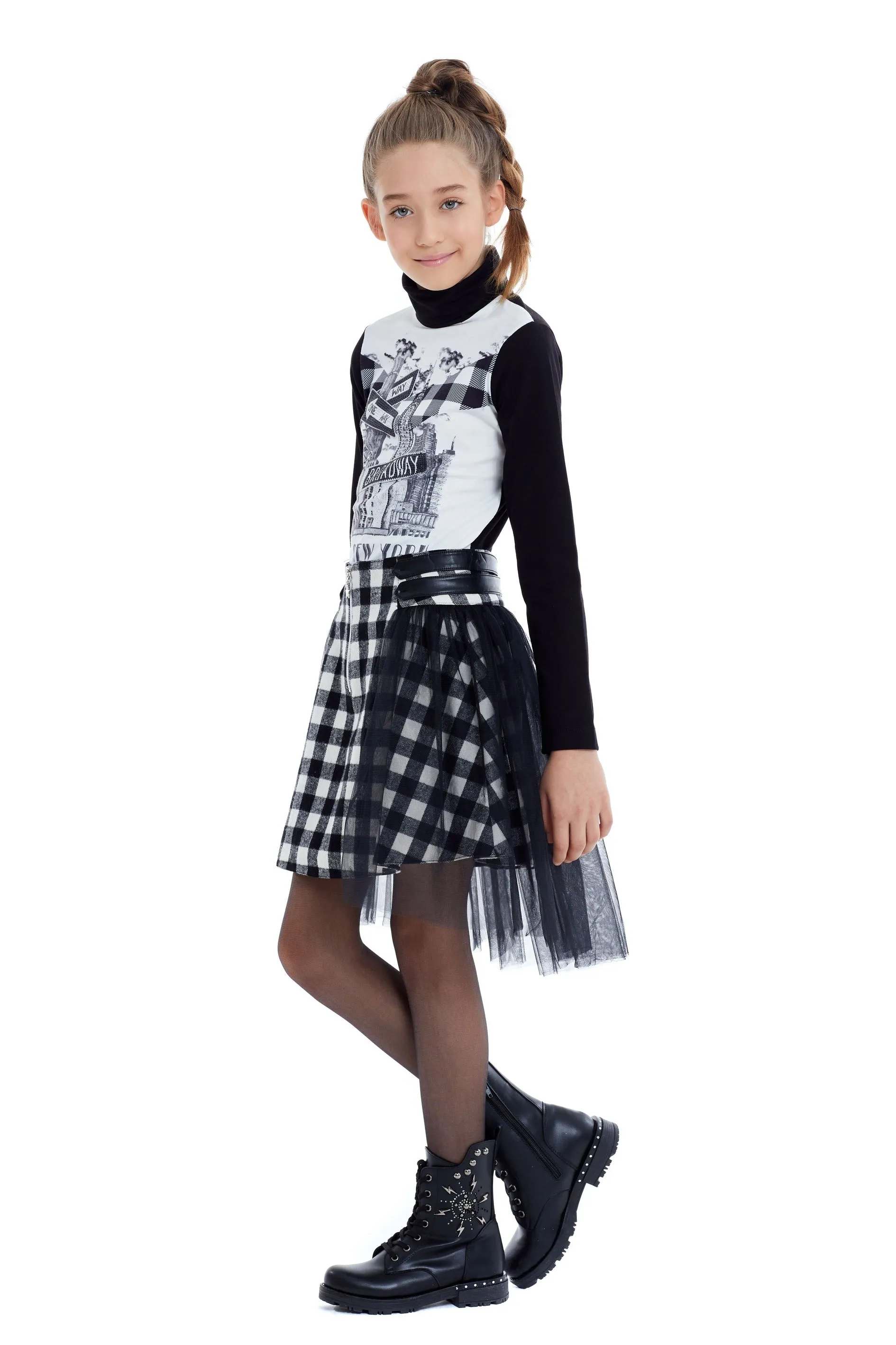 Long Sleeve Outfit for Teen Girl with Plaid Skirt