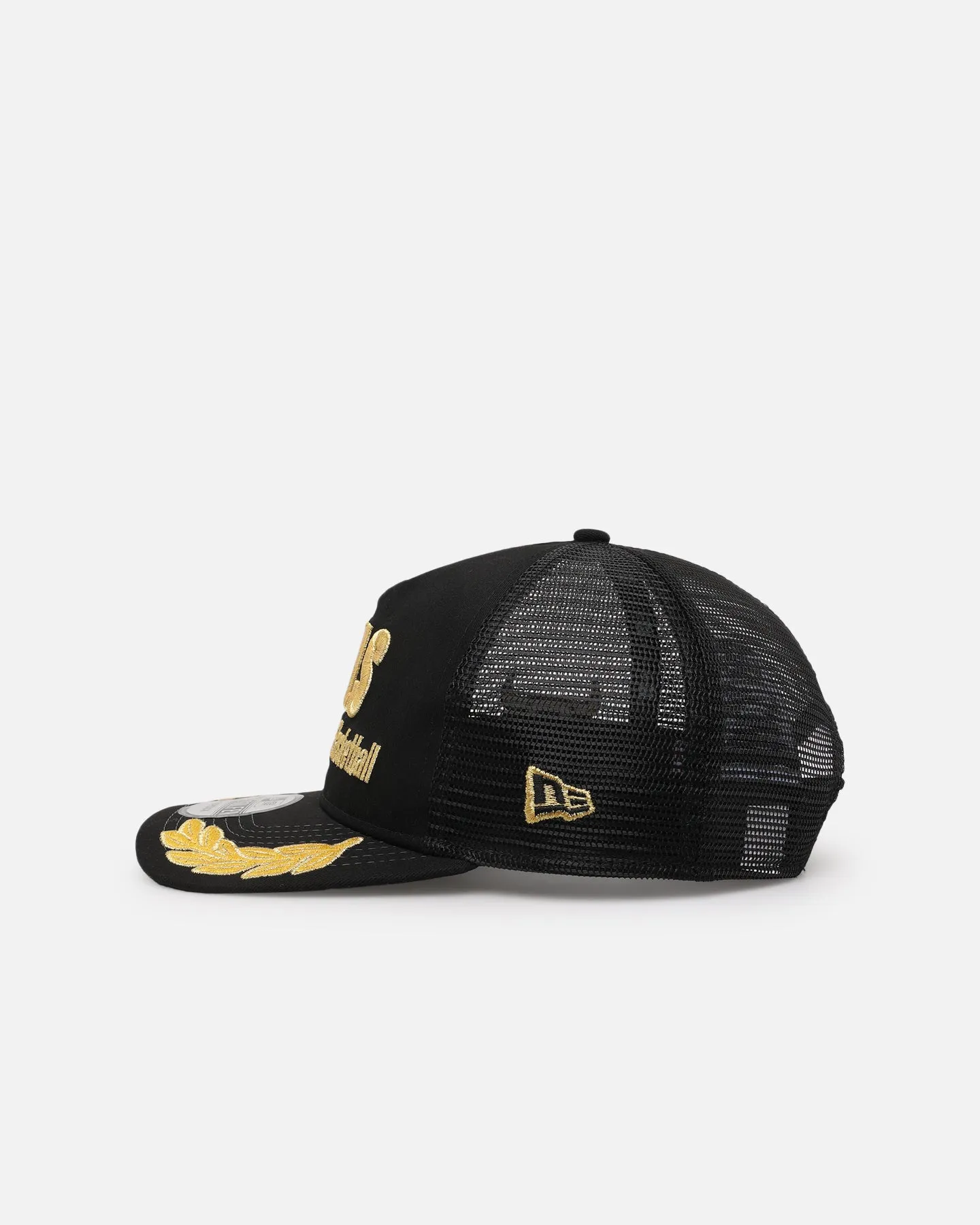 New Era Chicago Bulls 'Podium Collection' Pre-Curved Golfer Trucker Snapback Black/Metallic Gold