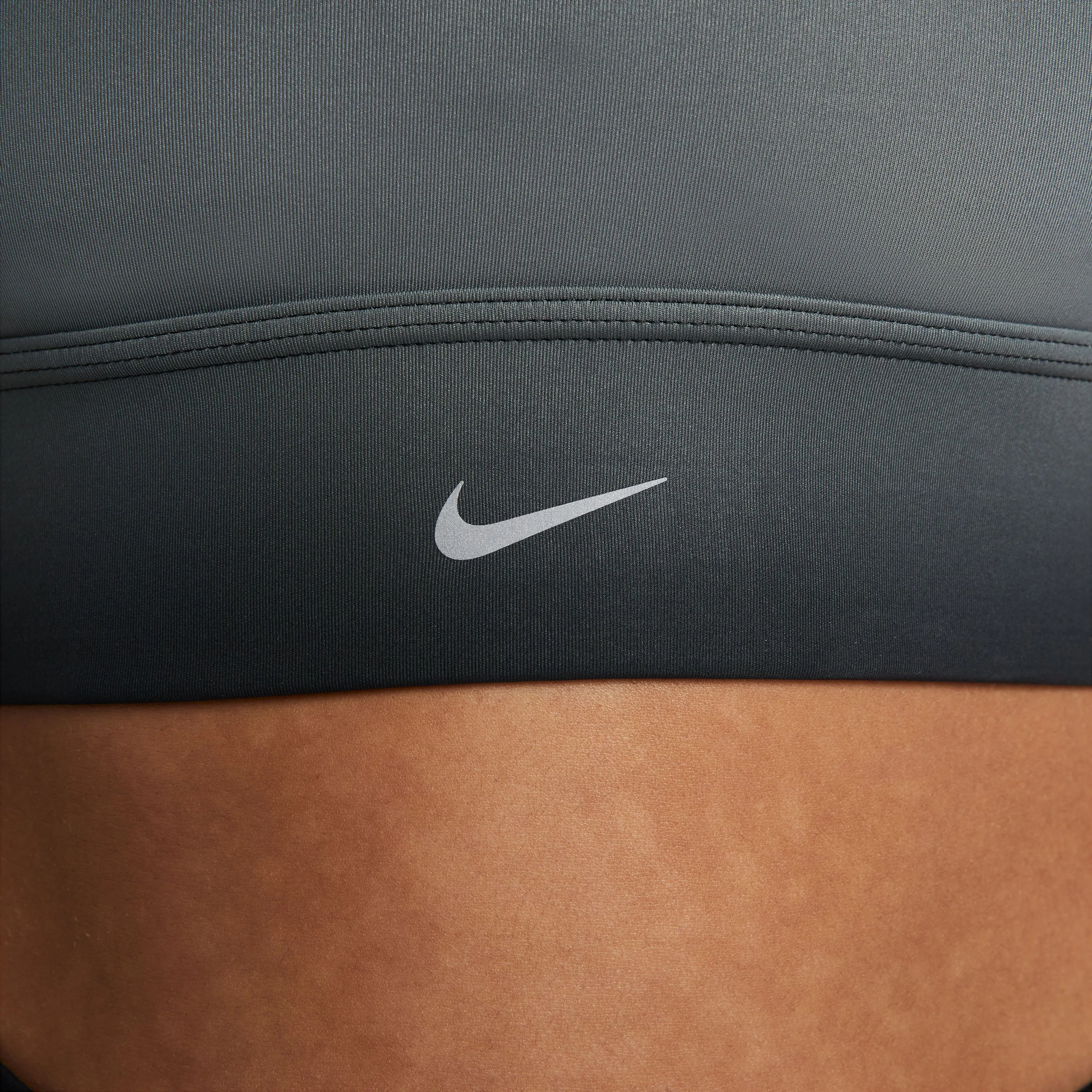 Nike - Swoosh Run Medium-Support Longline Padded Sports Bra - Femme
