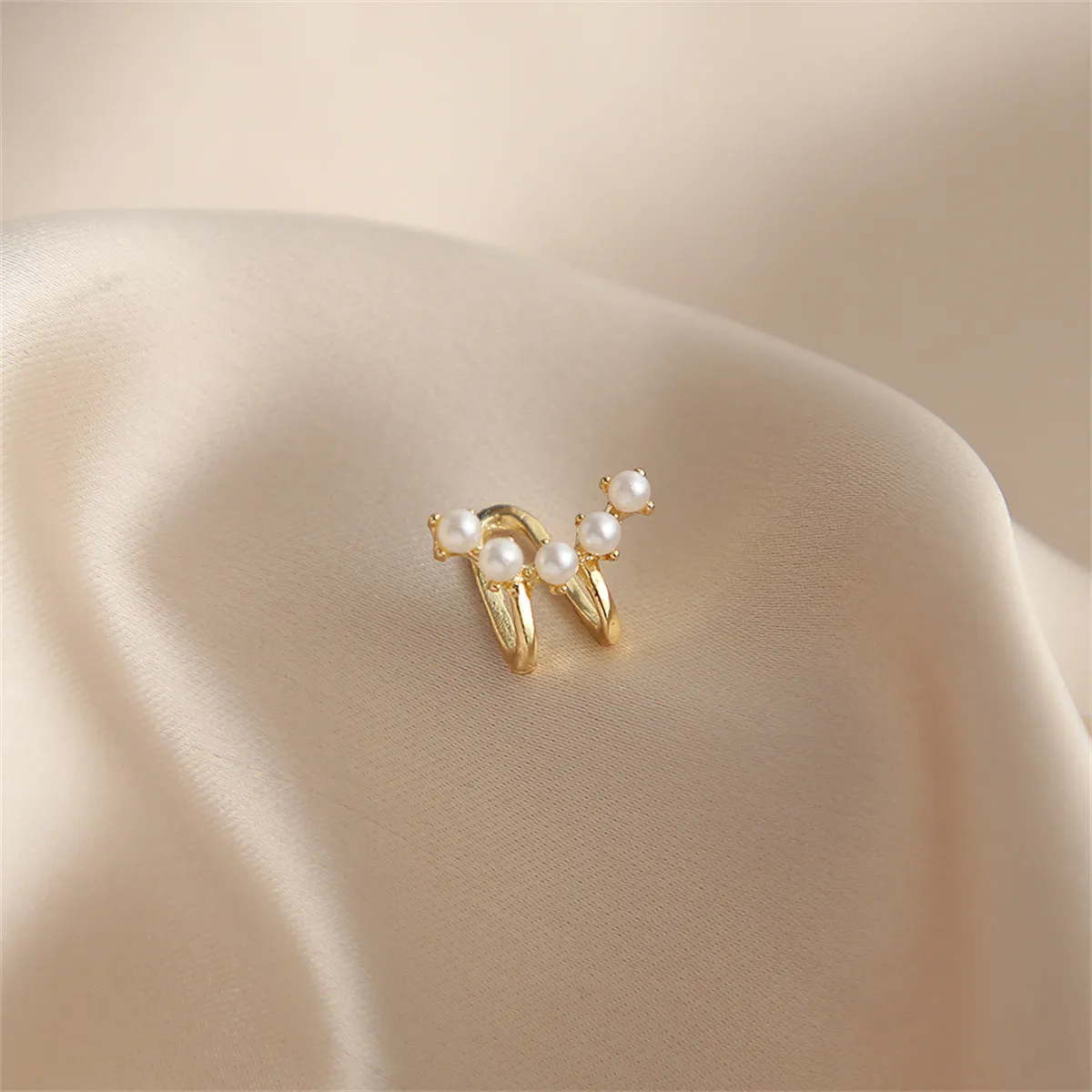 Pearl & 18K Gold-Plated Ear Cuff