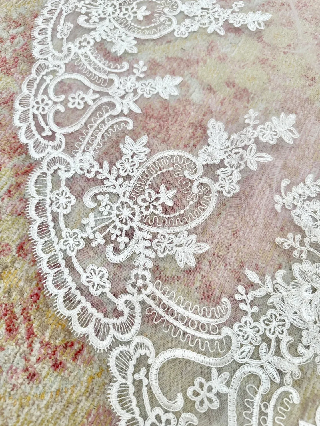 Reina Lace Veil
