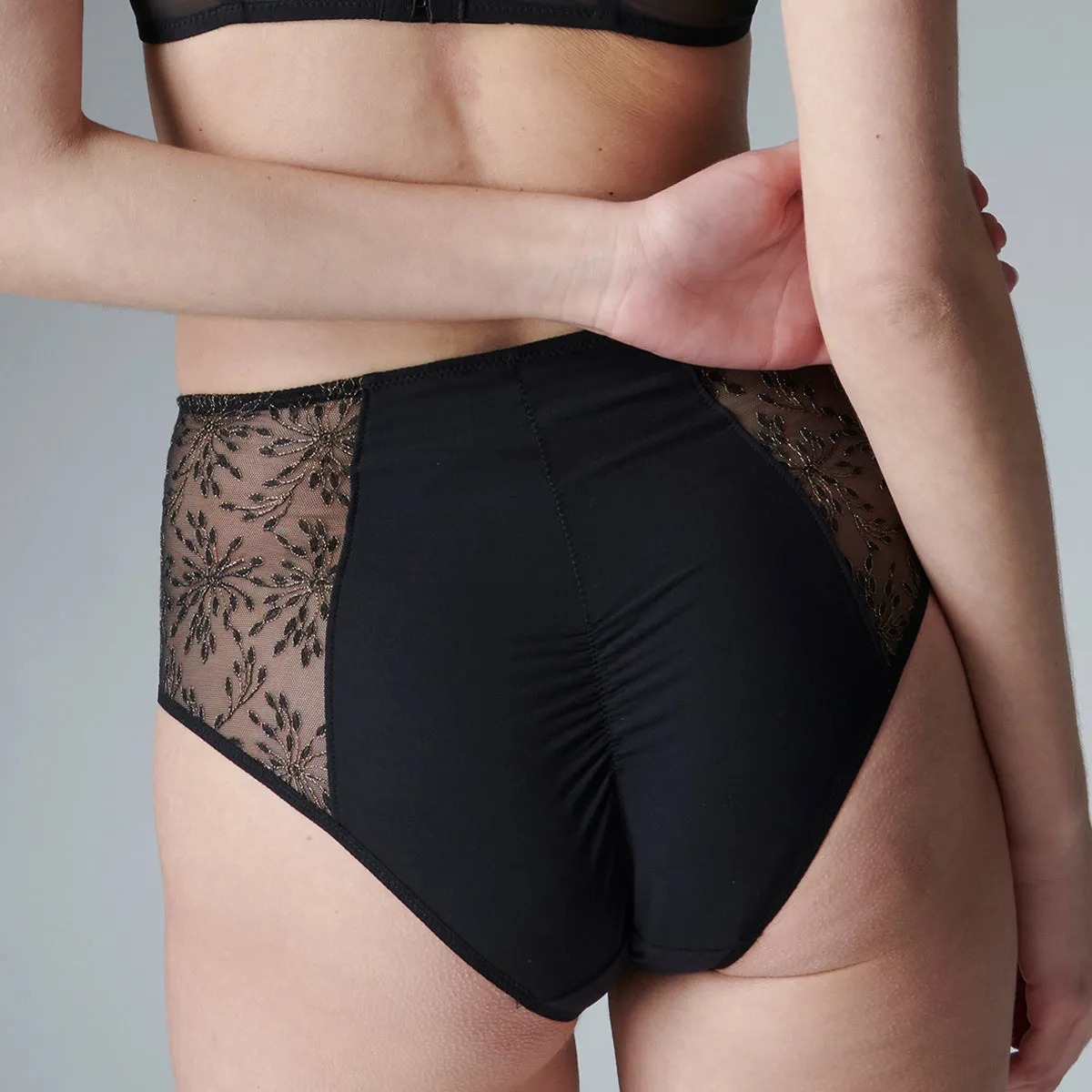 Simone Pérèle Singulière Full Brief