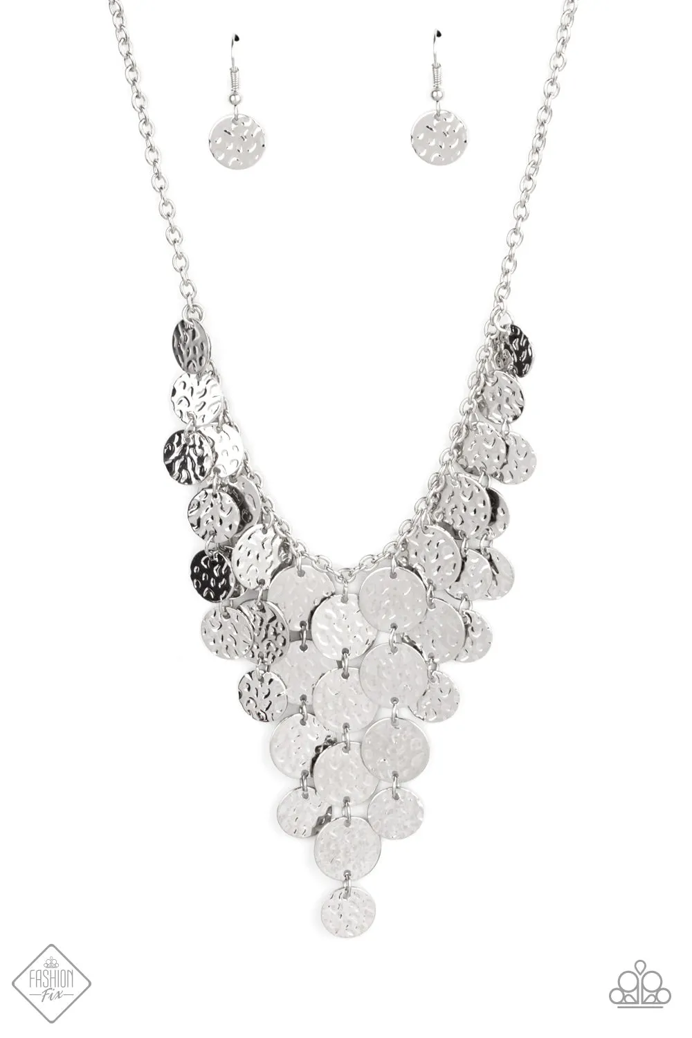 Spotlight Ready Silver
Necklace Paparazzi