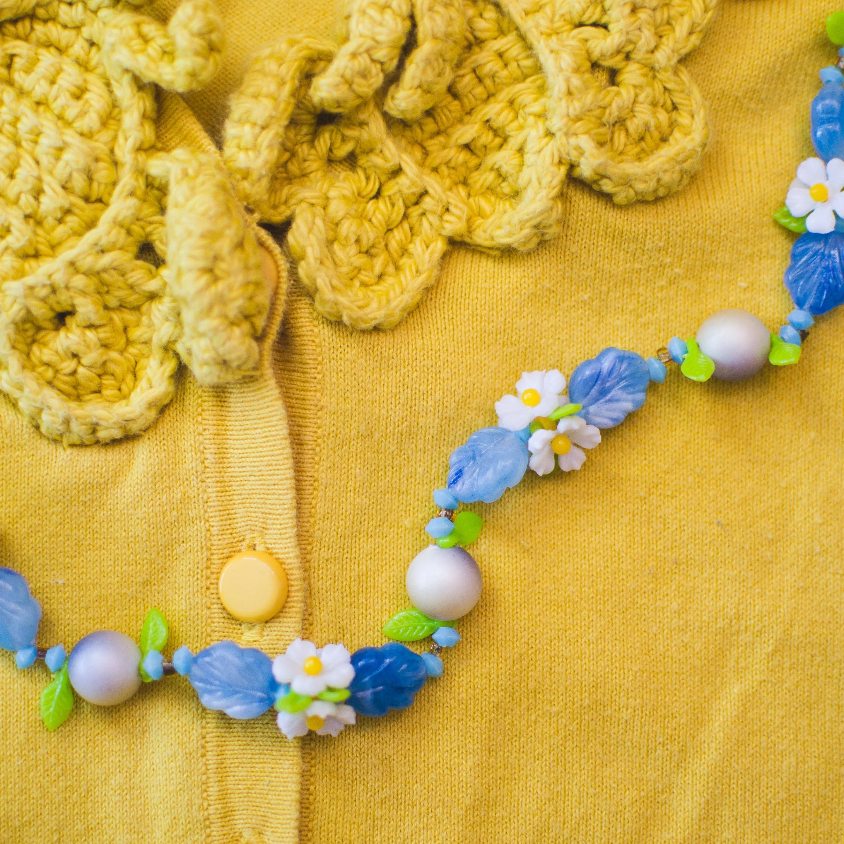 Vintage 1950s Blue Bead and Daisy Lucite Double Strand Beaded Necklace