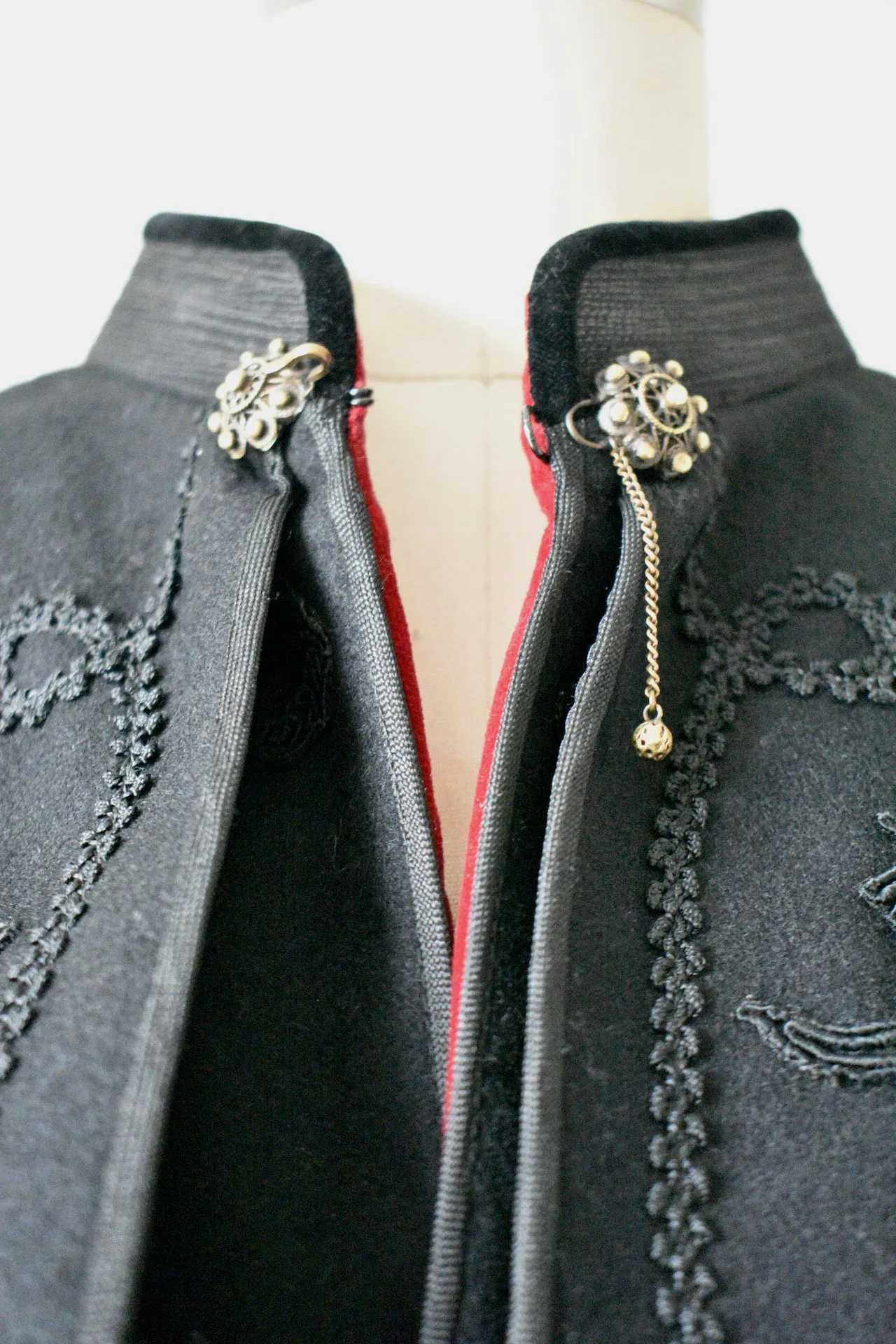 Vintage 1960s Black Embroidered Casa Sesena Madrid  Vintage Spanish Cape