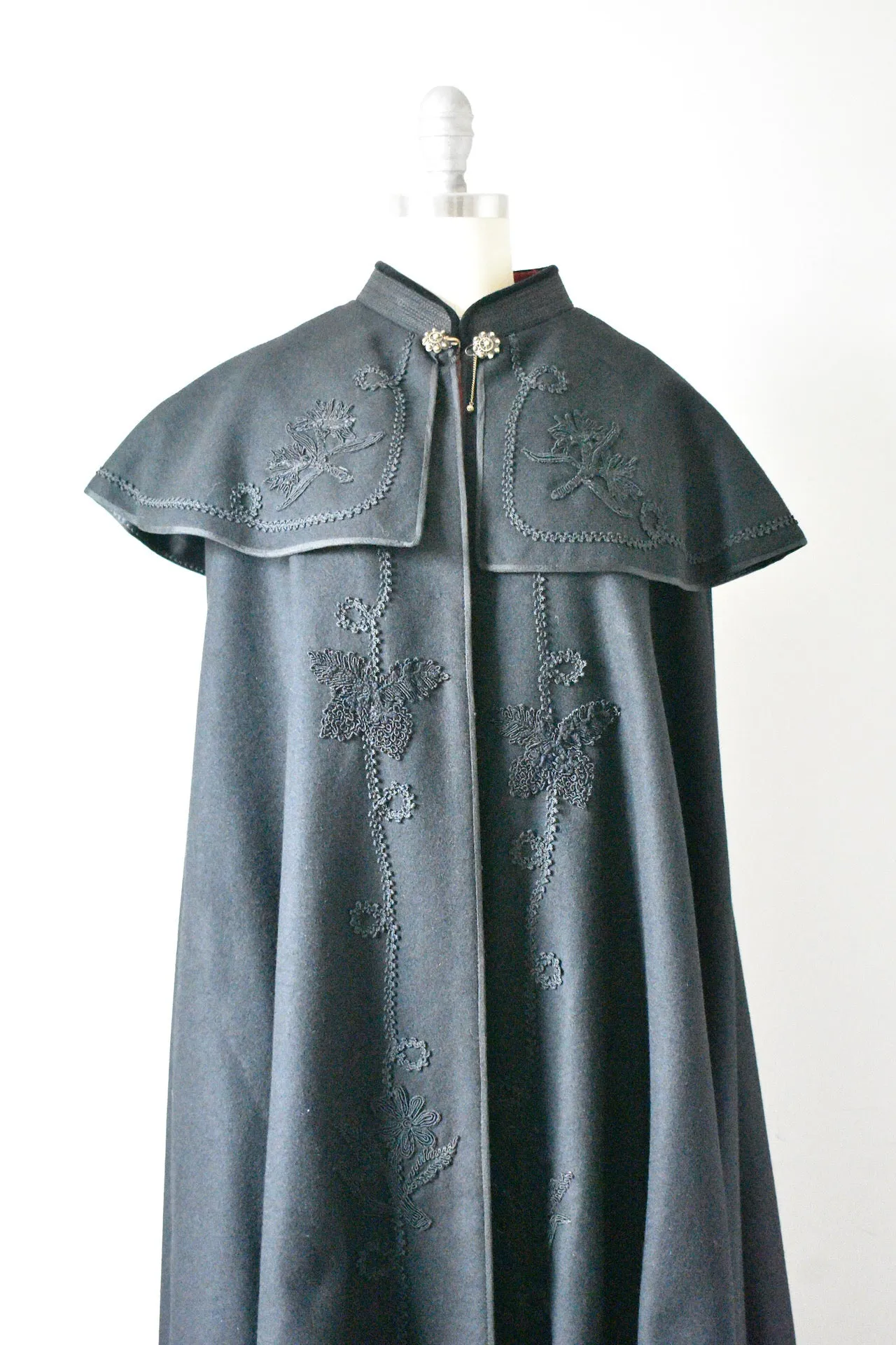 Vintage 1960s Black Embroidered Casa Sesena Madrid  Vintage Spanish Cape