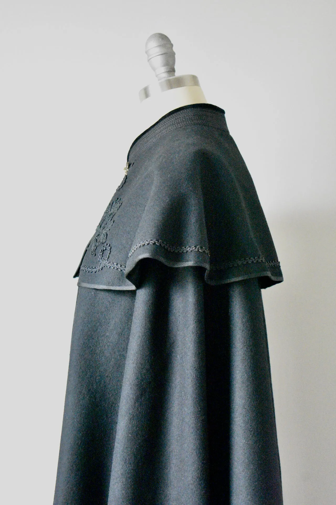 Vintage 1960s Black Embroidered Casa Sesena Madrid  Vintage Spanish Cape
