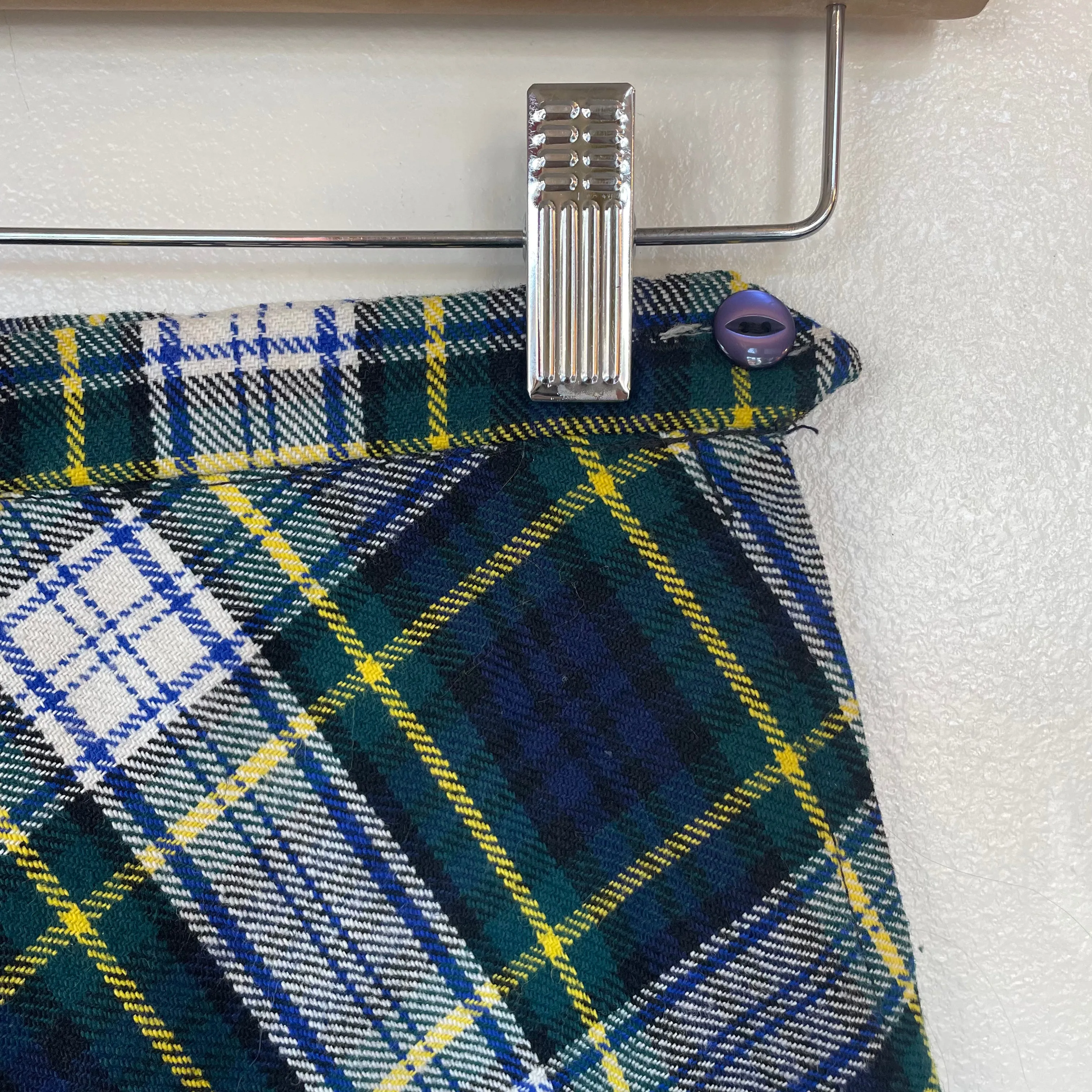 Vintage 60s 70s 80s L.S. Ayres & Co plaid wool blend mini skirt // XXS XS (HT2334)