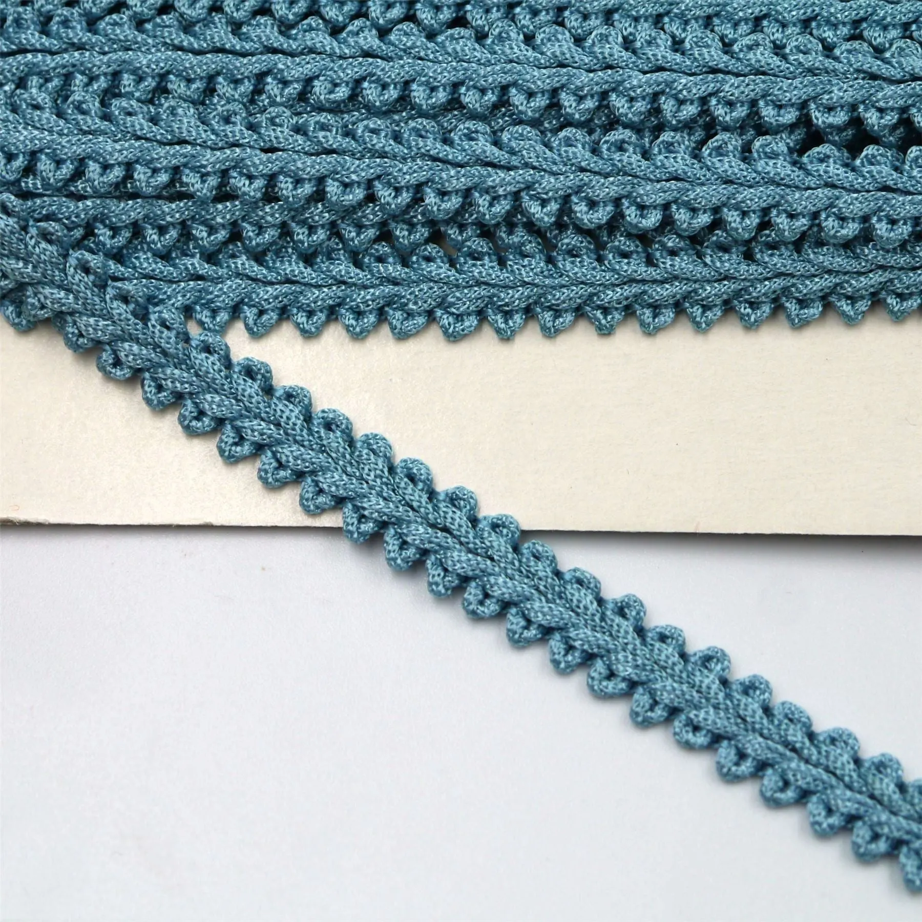 Vintage Feather Braid 7mm 713
